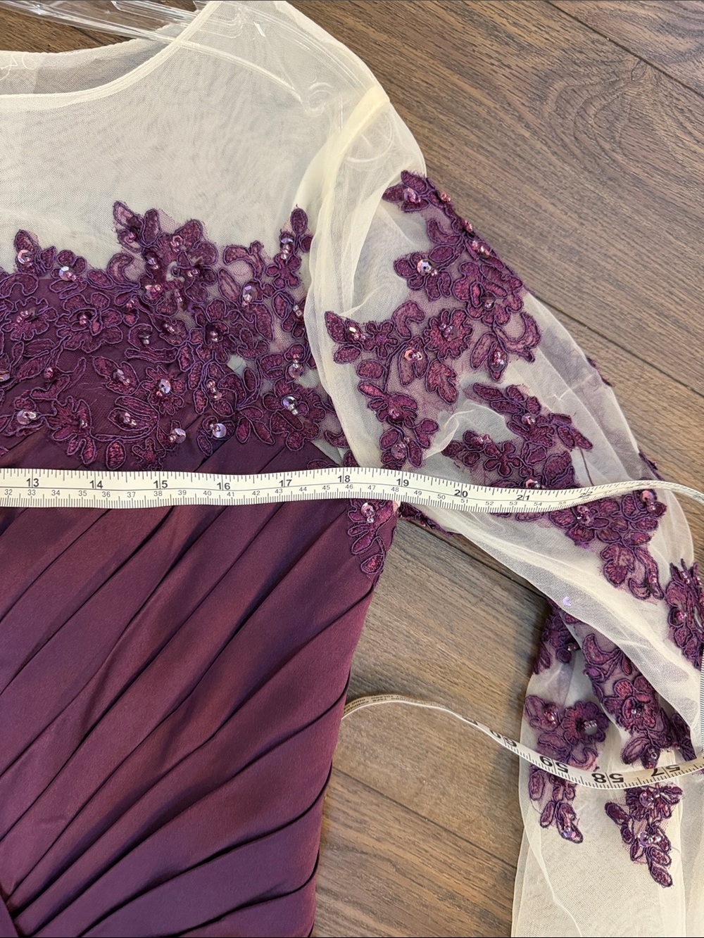 Elegant Plum Lace-Appliqué Evening Dress - Picture 7 of 10